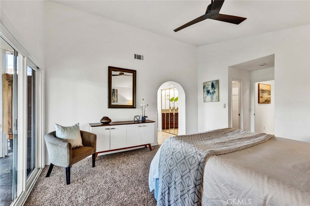 10411 Calle Independencia