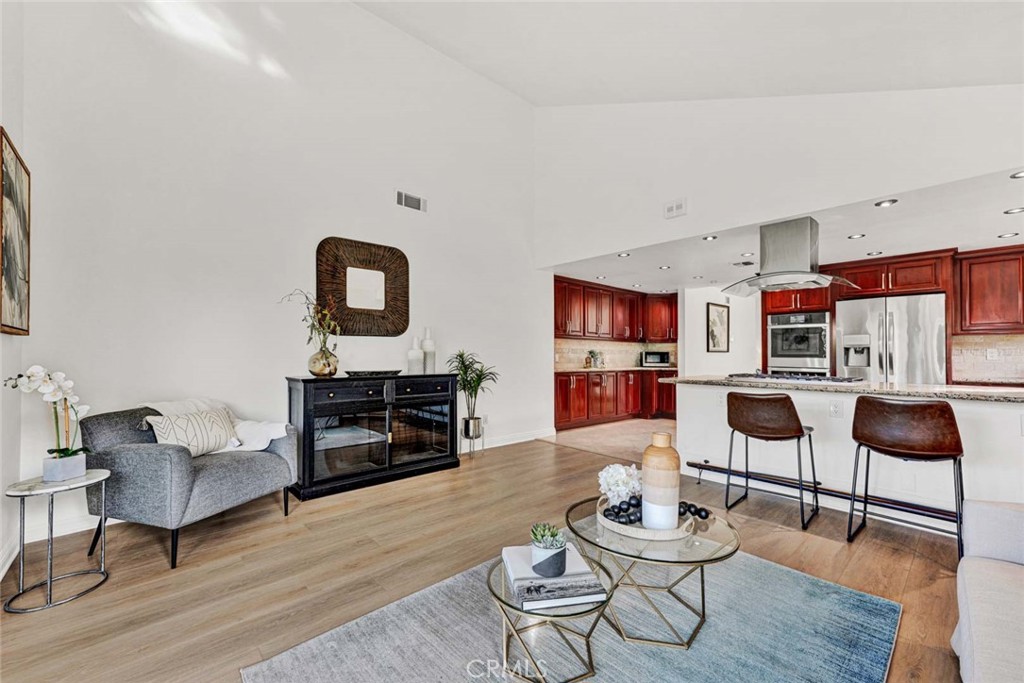 10411 Calle Independencia