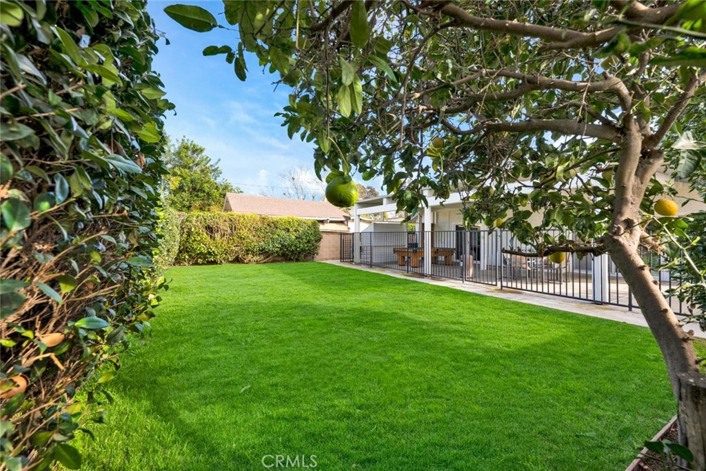 10411 Calle Independencia