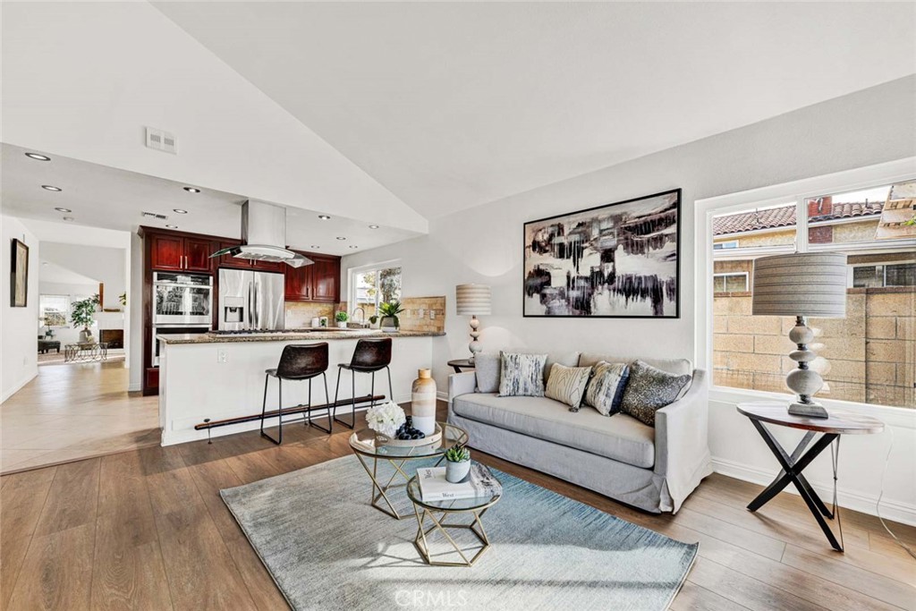 10411 Calle Independencia