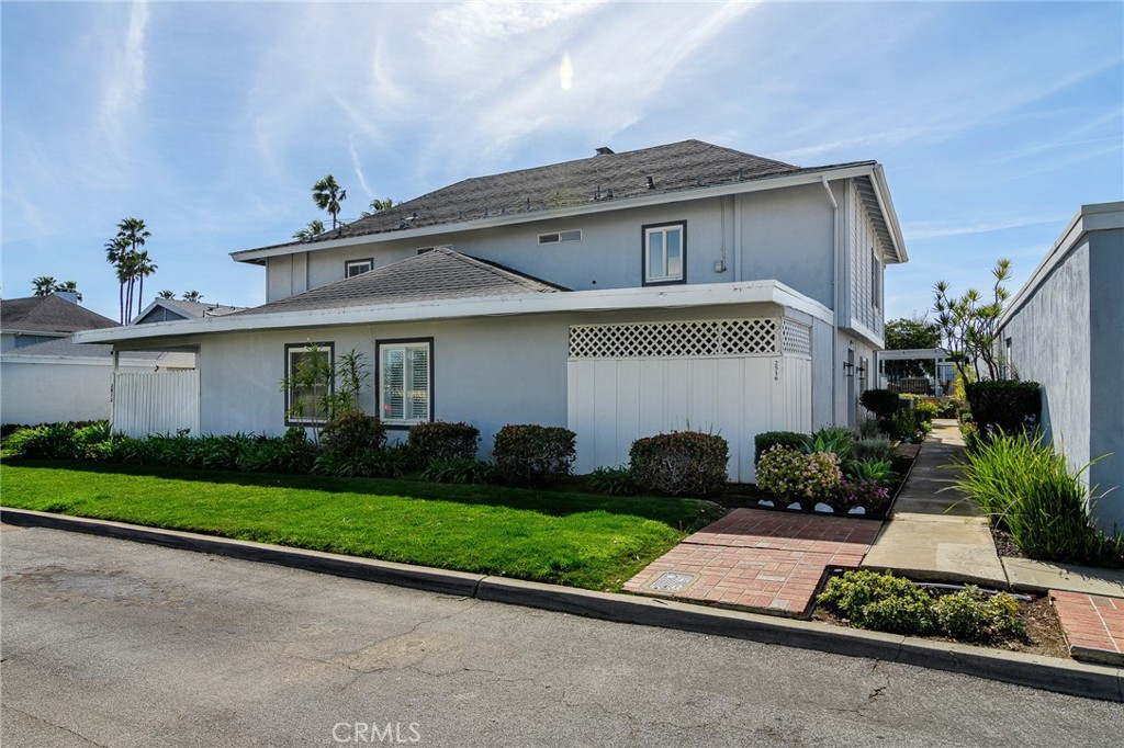 2516 University Drive