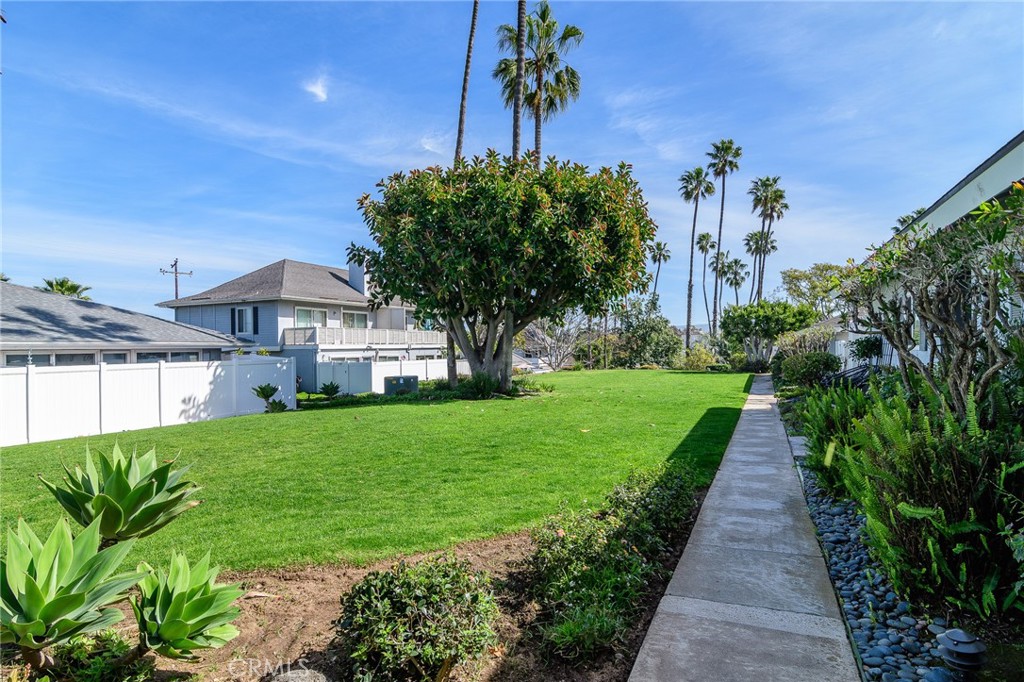 2516 University Drive