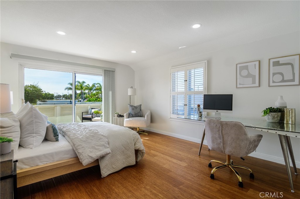 2516 University Drive