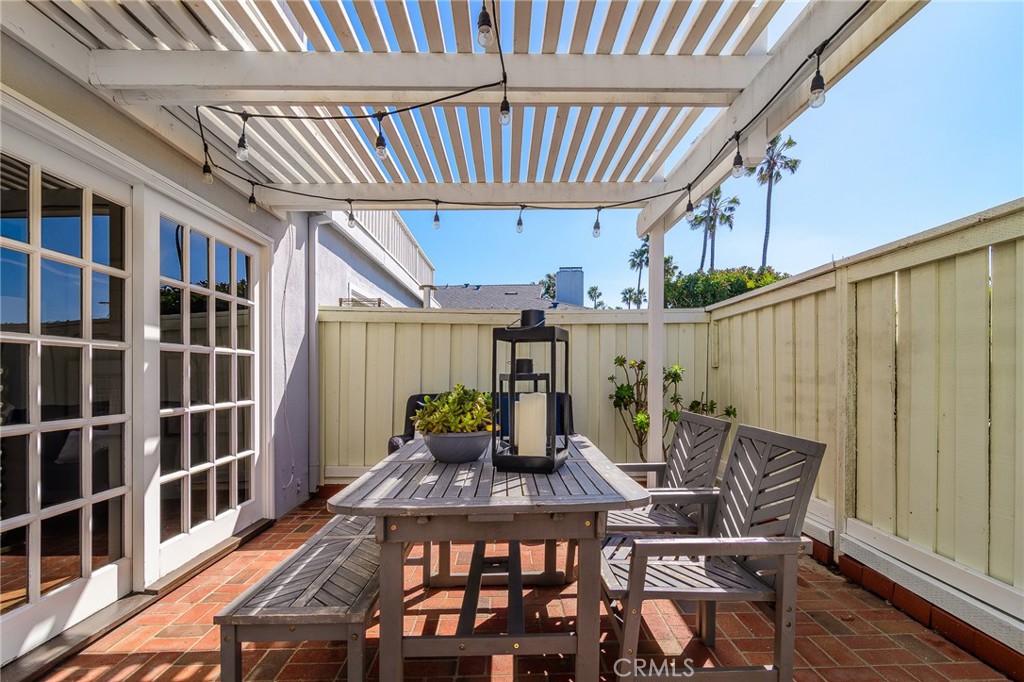 2516 University Drive