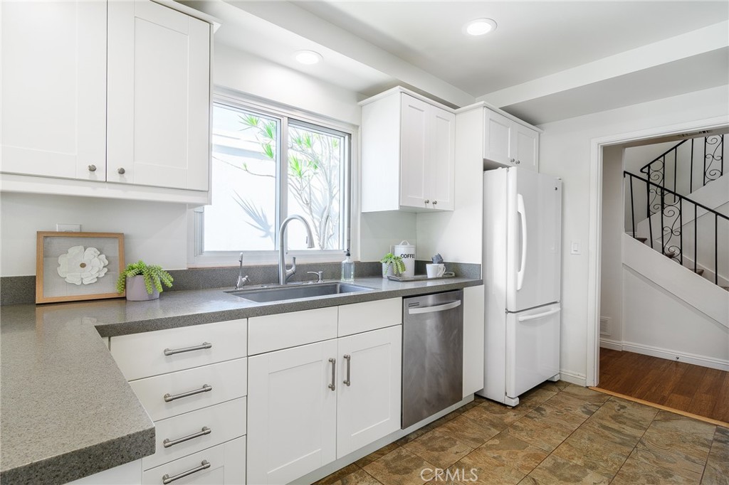 2516 University Drive