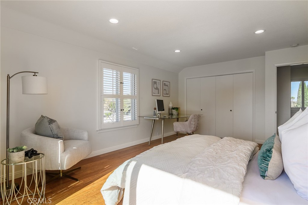 2516 University Drive