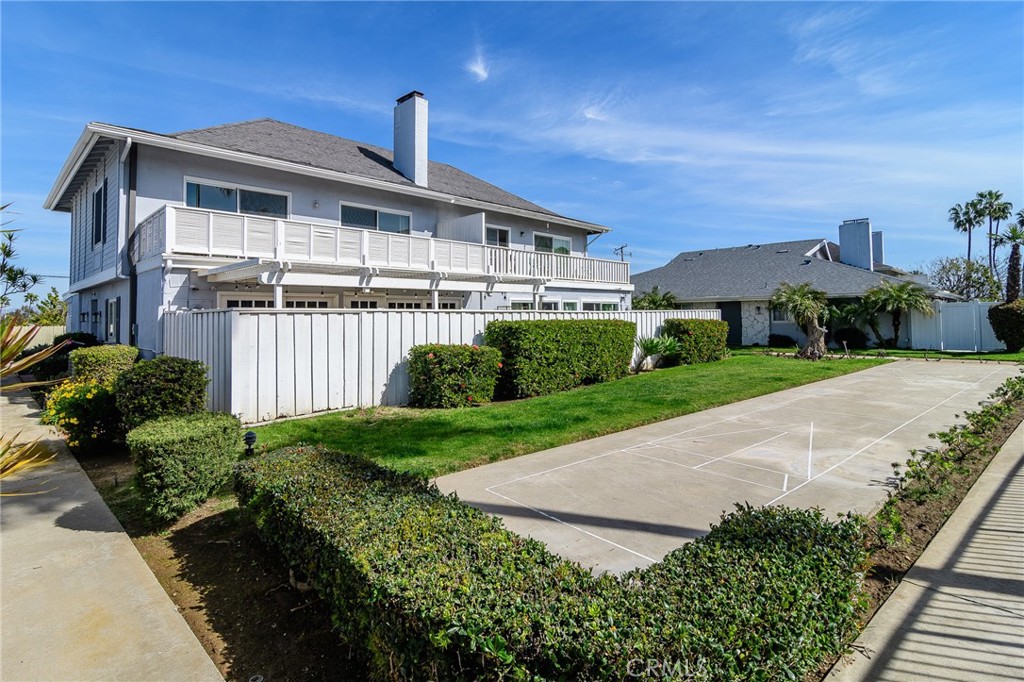 2516 University Drive