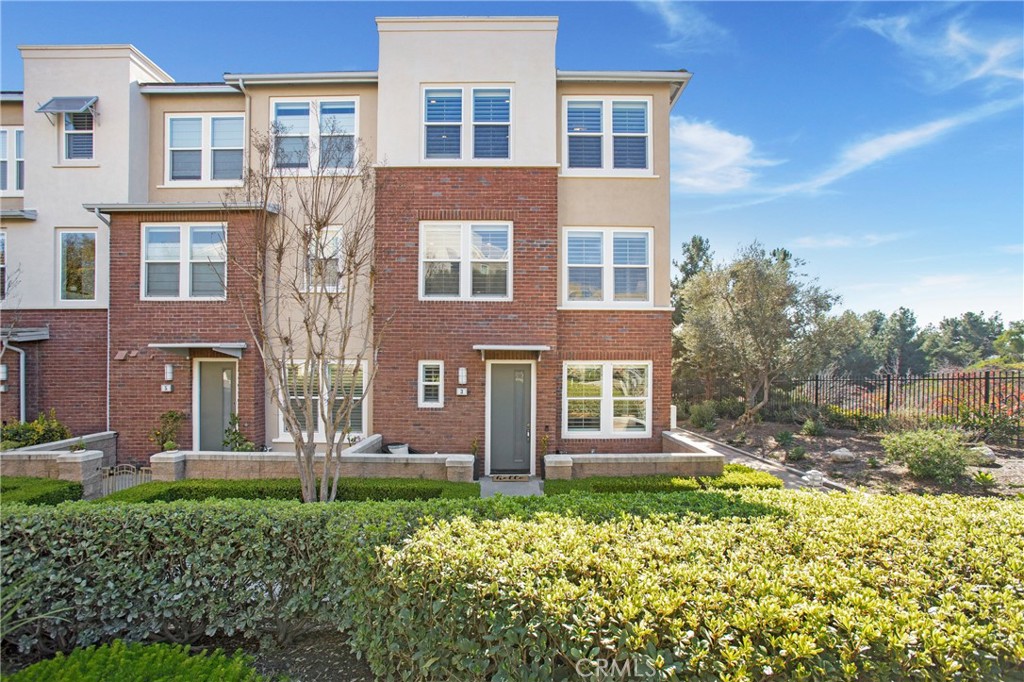 3 Compass Court