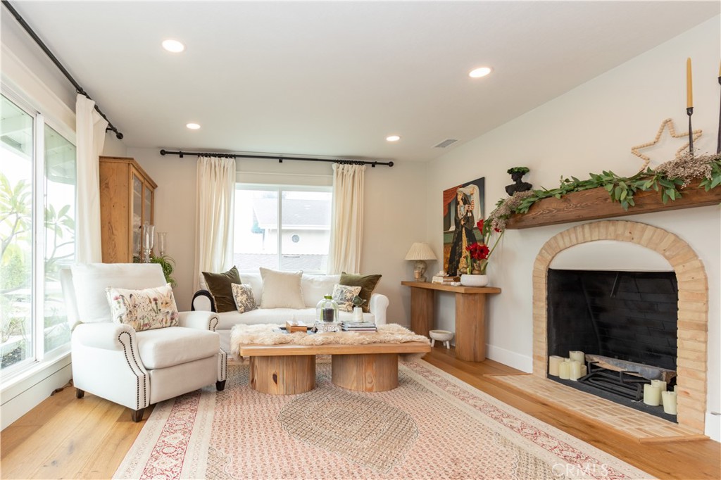 1507 E Sunview Drive