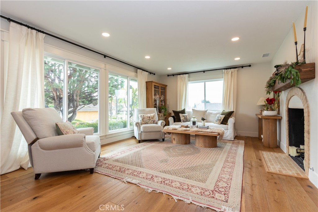 1507 E Sunview Drive