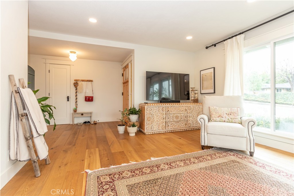 1507 E Sunview Drive