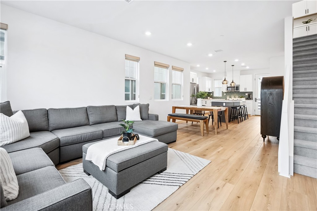 421 Gelding Way