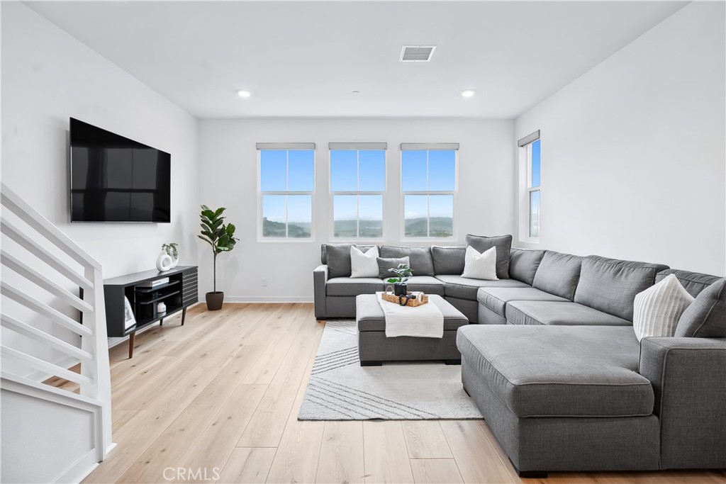 421 Gelding Way