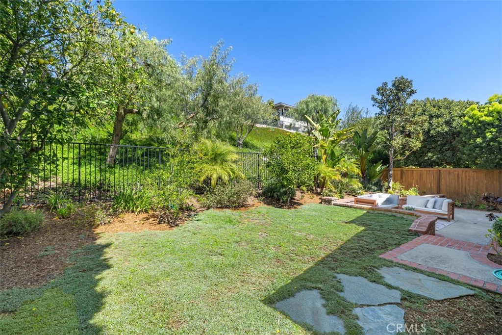 17 Silver Crescent