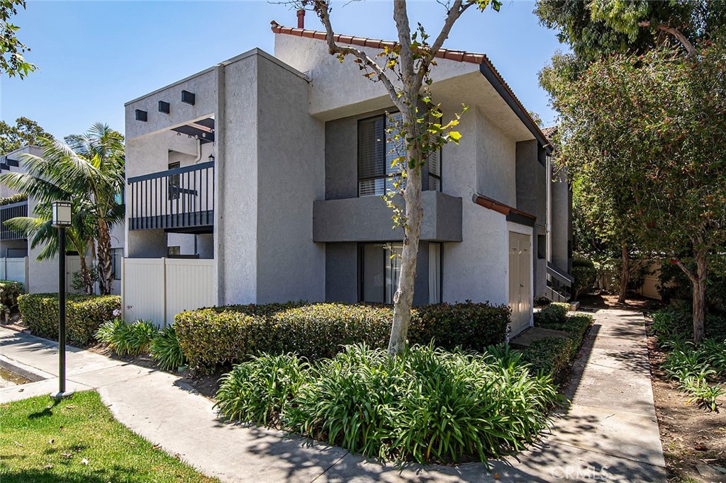 2323 Huntington Street 907