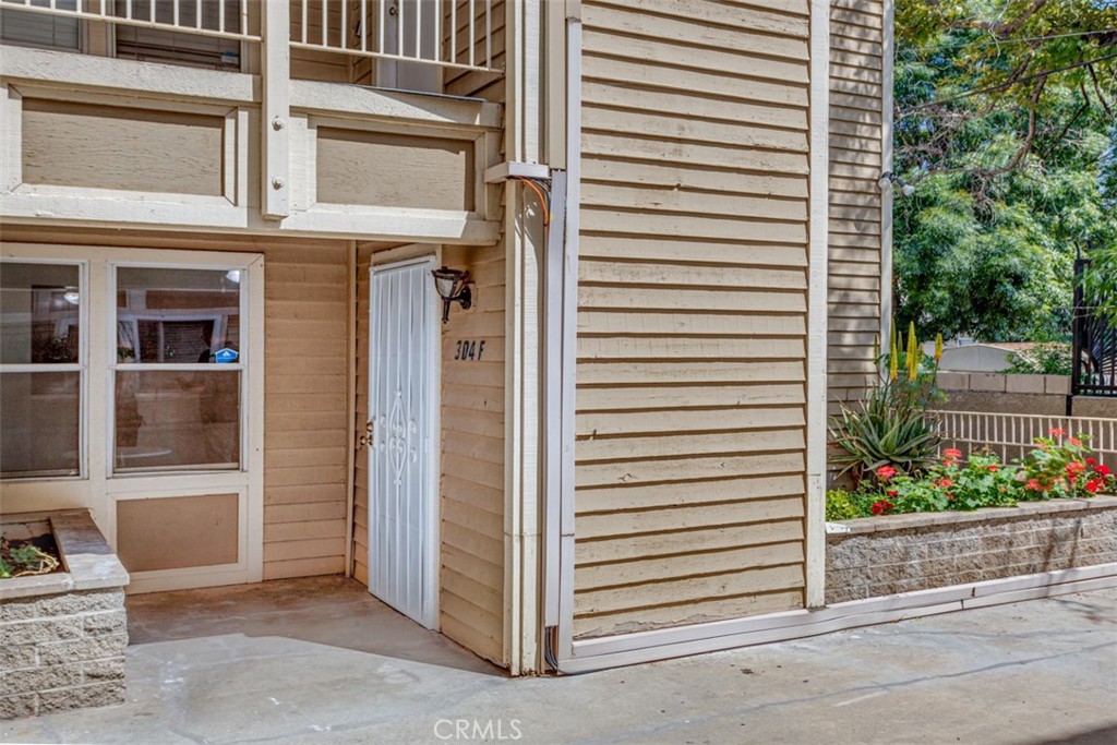 304 E Chestnut Avenue 111