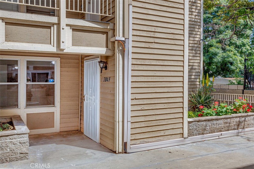 304 E Chestnut Avenue 111