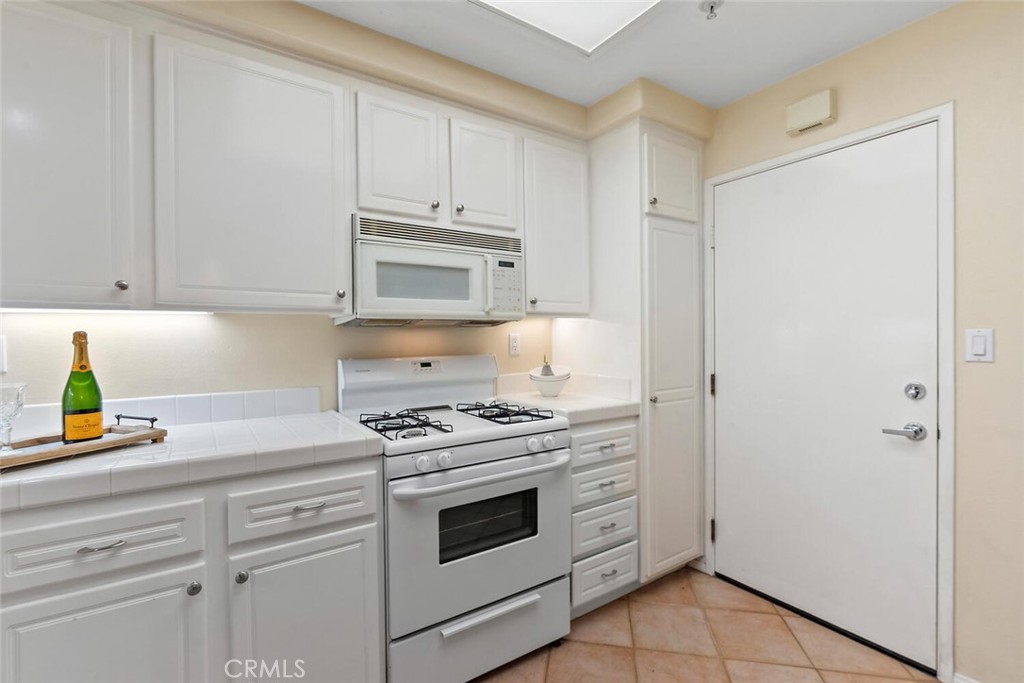 1703 Solvay Aisle 106