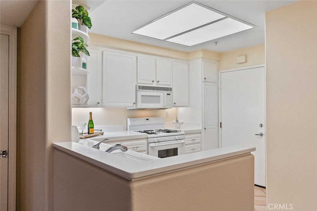 1703 Solvay Aisle 106