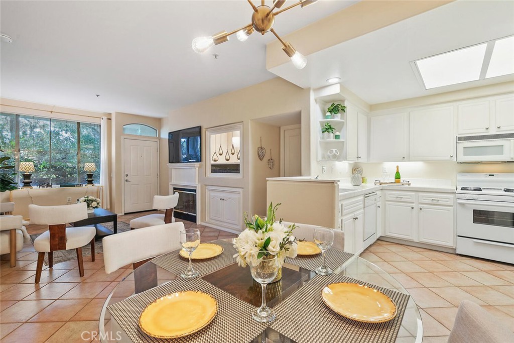 1703 Solvay Aisle 106