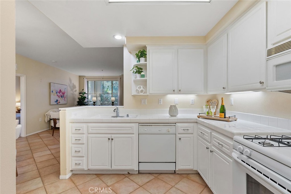 1703 Solvay Aisle 106