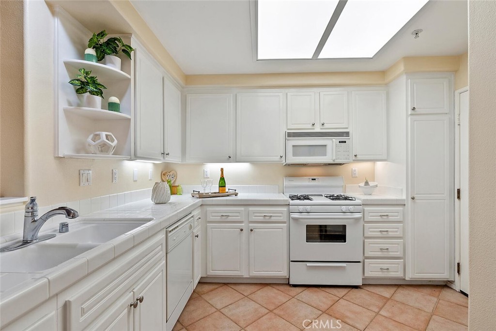 1703 Solvay Aisle 106