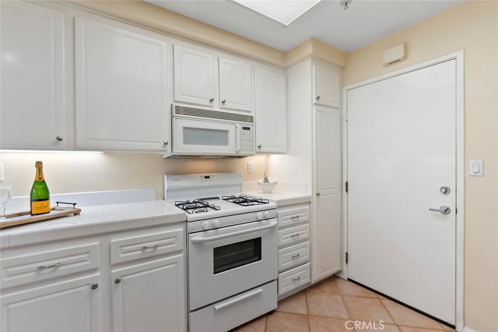 1703 Solvay Aisle 106