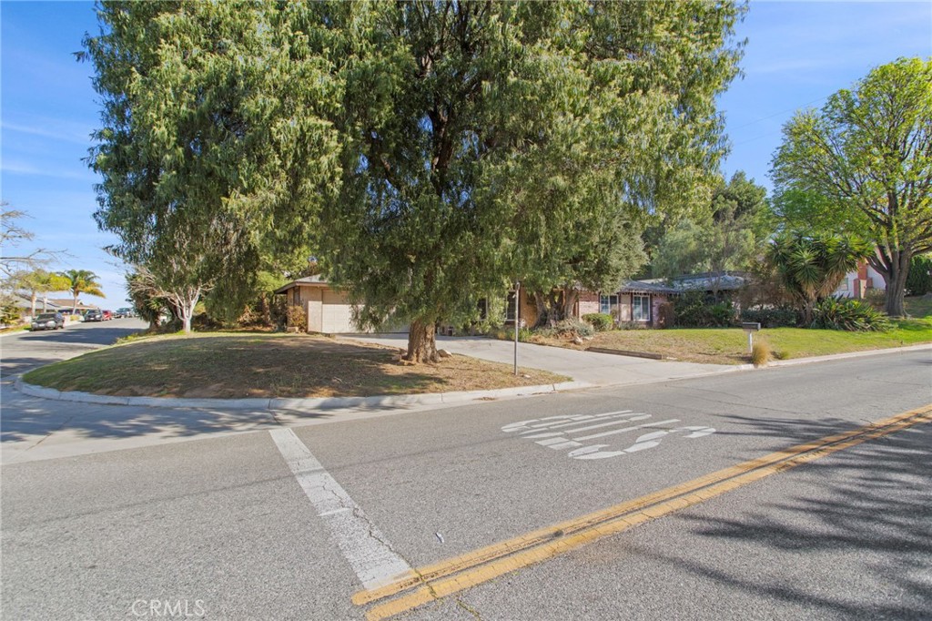 5430 Avenue Juan Bautista