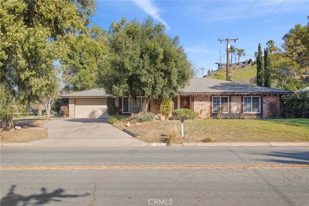 5430 Avenue Juan Bautista