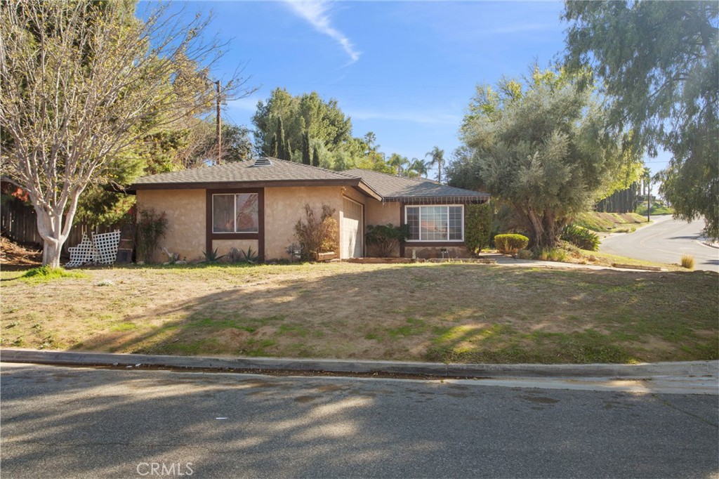5430 Avenue Juan Bautista