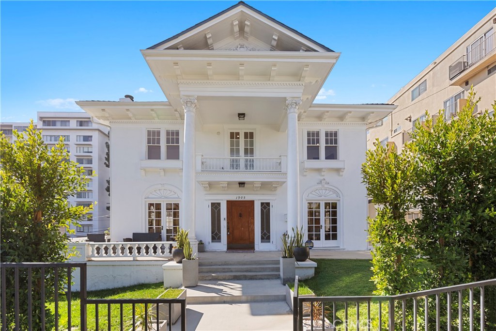 1905 Grace Avenue