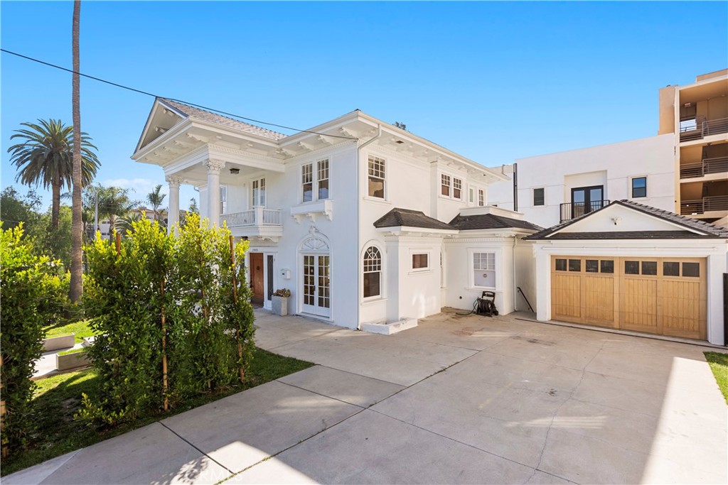 1905 Grace Avenue