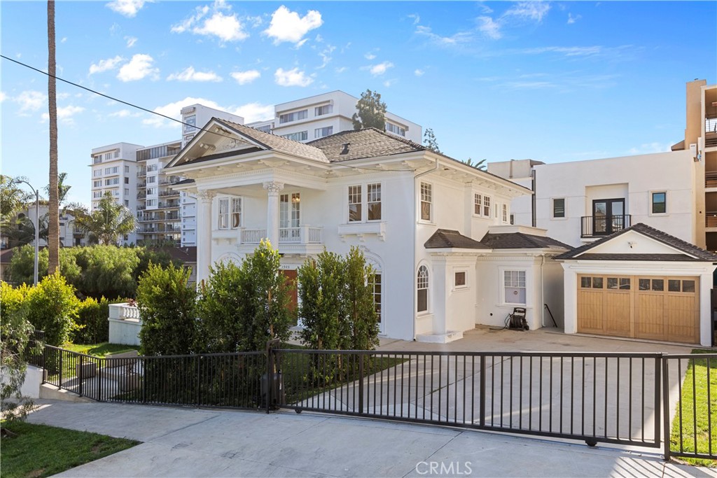 1905 Grace Avenue