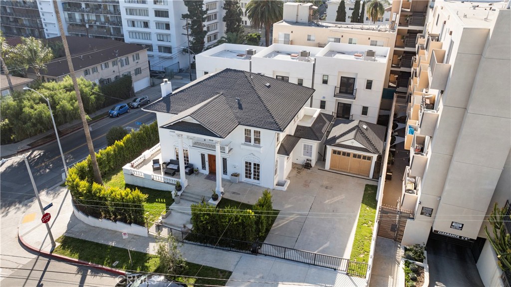 1905 Grace Avenue