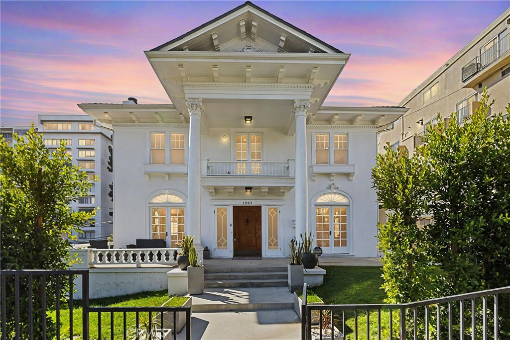 1905 Grace Avenue