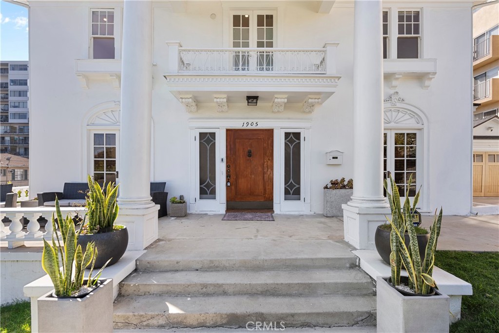 1905 Grace Avenue