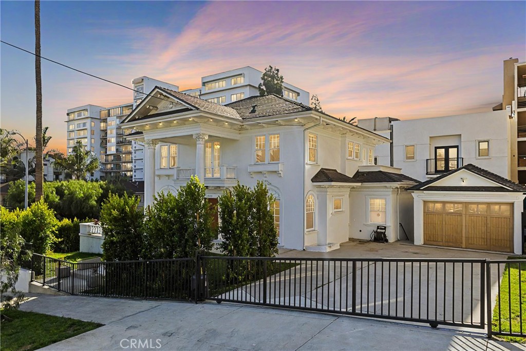 1905 Grace Avenue