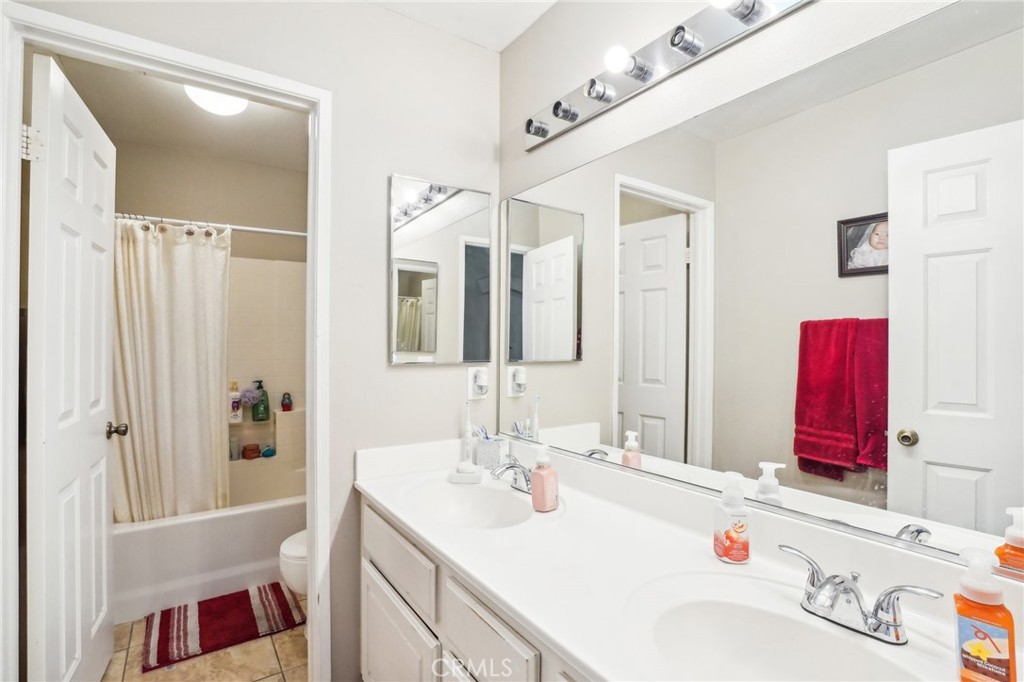 1523 Lakeview Street