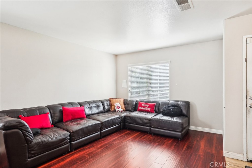 1523 Lakeview Street