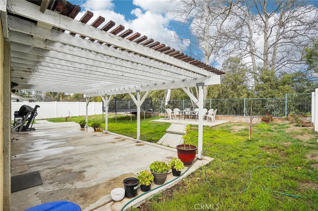 1523 Lakeview Street