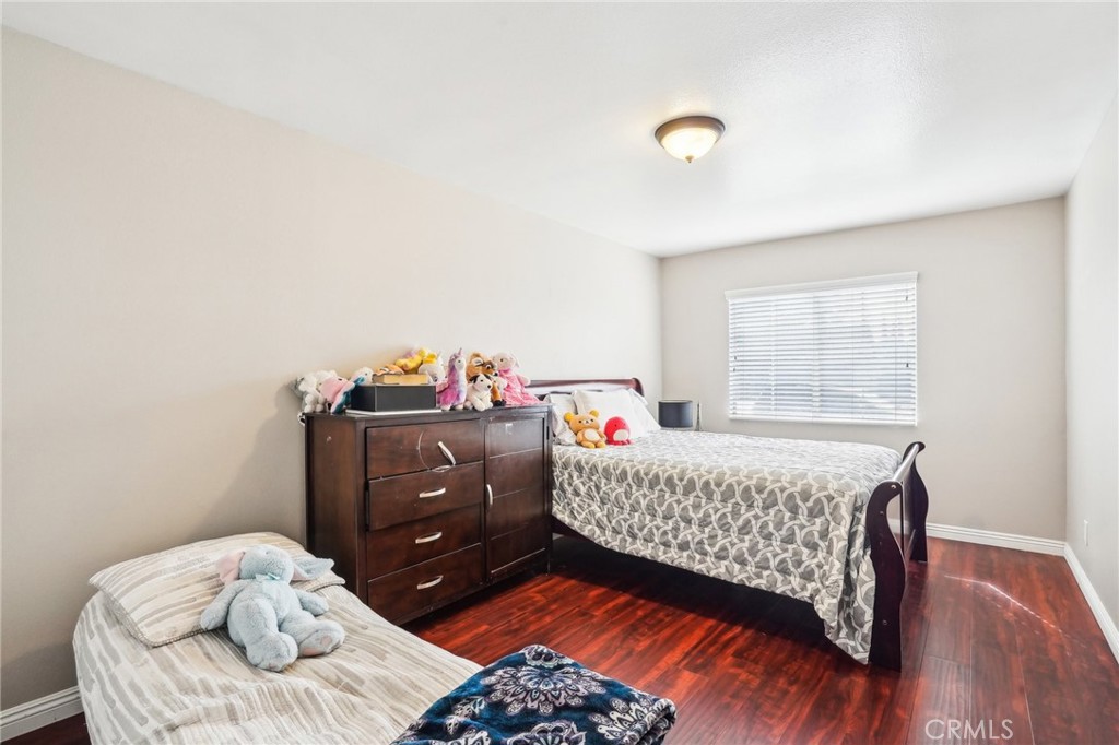 1523 Lakeview Street