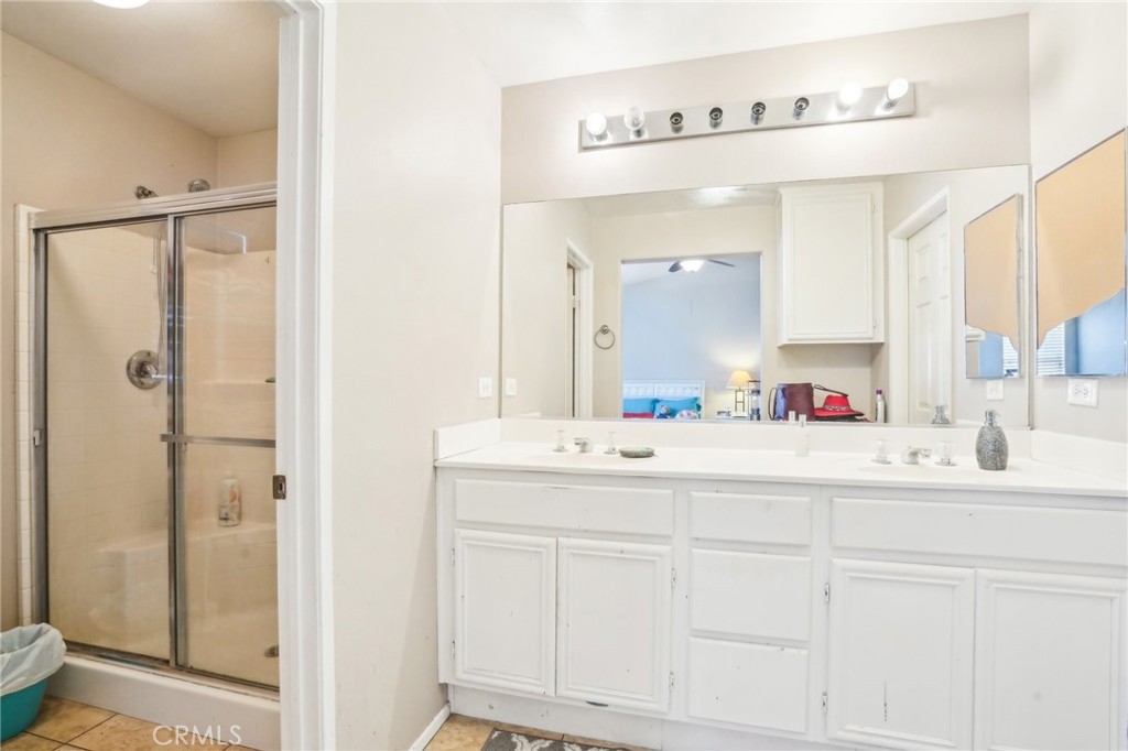 1523 Lakeview Street