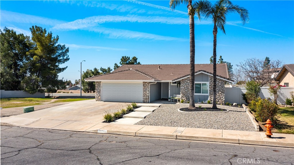 7052 Mountain Avenue