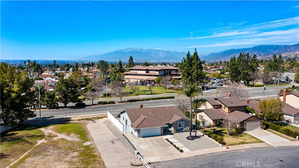 7052 Mountain Avenue