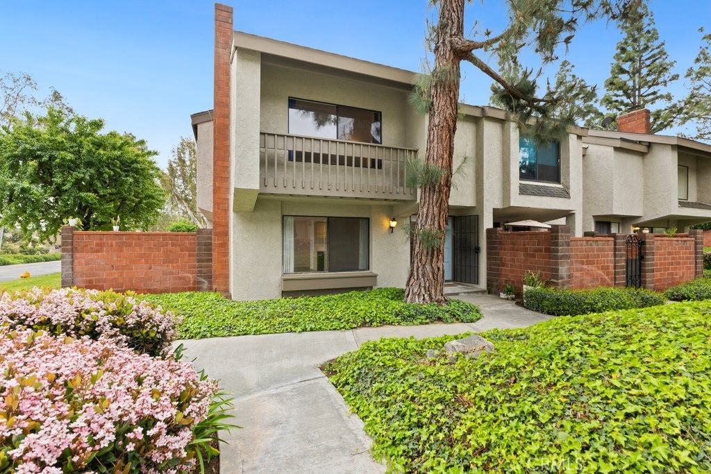 1629 Sherwood Village Circle