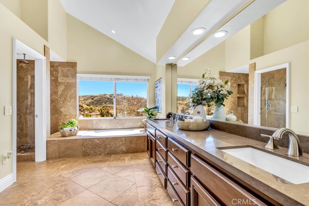 1503 Avenida De Nogales