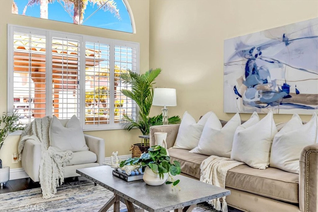 1503 Avenida De Nogales