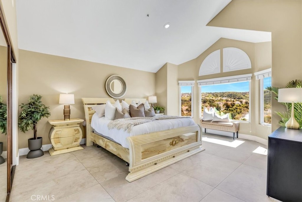 1503 Avenida De Nogales