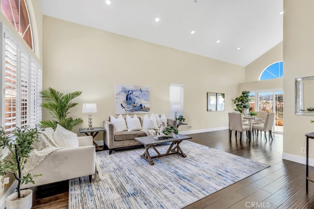 1503 Avenida De Nogales