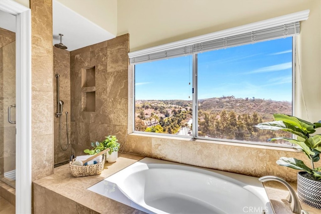 1503 Avenida De Nogales